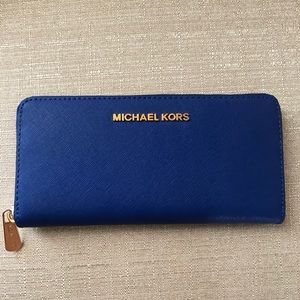 MICHAEL KORS Jet Set Travel Zip-Around Co Wallet